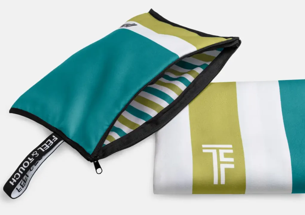 Σετ πετσέτα θαλάσσης με pouch/νεσεσέρ (1+1) από την νέα ανανεωμένη καλοκαιρινή συλλογή της FEEL & TOUCH. Οι πετσέτες “Med” είναι compose, κατασκευασμένες από 83% Polyester – 17% Polyamide με ραφή από κοπτοράπτη περιμετρικά. Μοντέλο MED 03