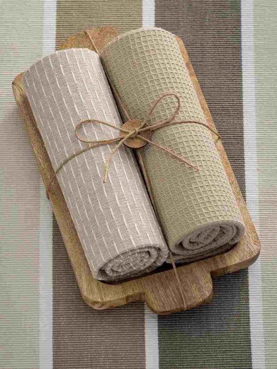 Πετσέτες κουζίνας Palamaiki Kitchen Towels ΜΗ1100. Σετ δύο τεμαχίων, κατασκευασμένο από 100% βαμβάκι, μαλακό και απορροφητικό. 40 x 70 εκατοστά, με ξύλινο δίσκο.